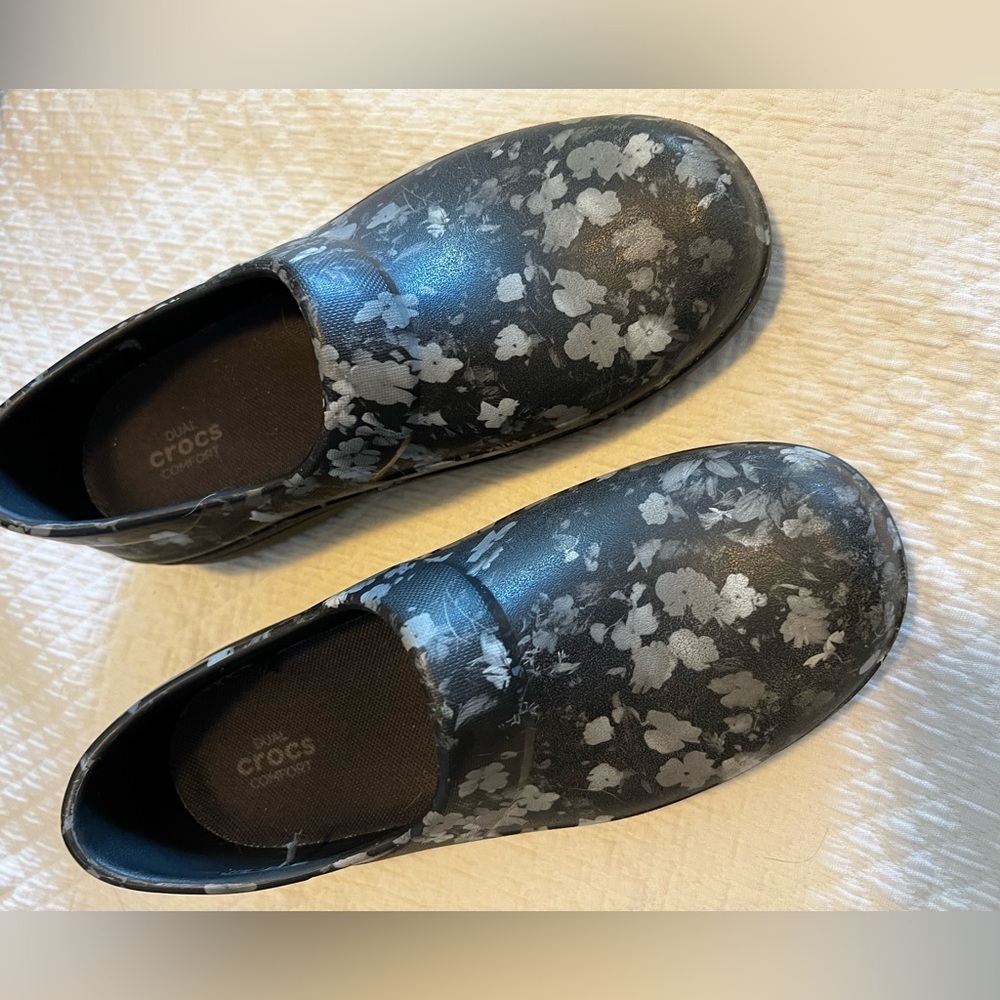 Croc workwear. Black and gray floral. Slip resistant.  Size 7.